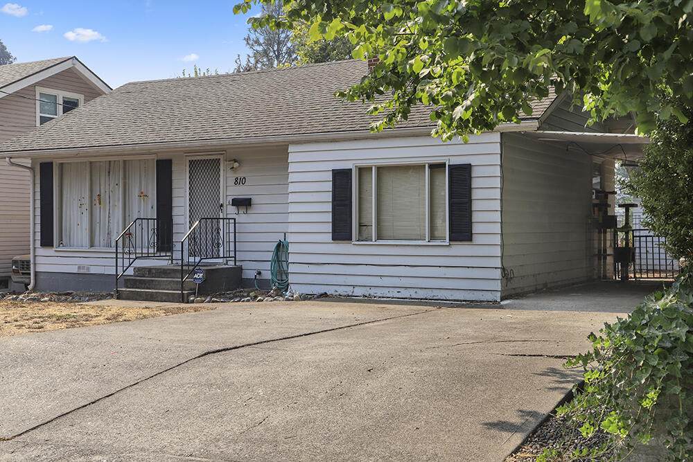 810 8th Street - Photo 1