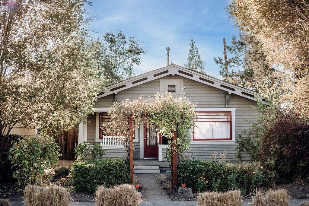 137 10th Street - Photo 1