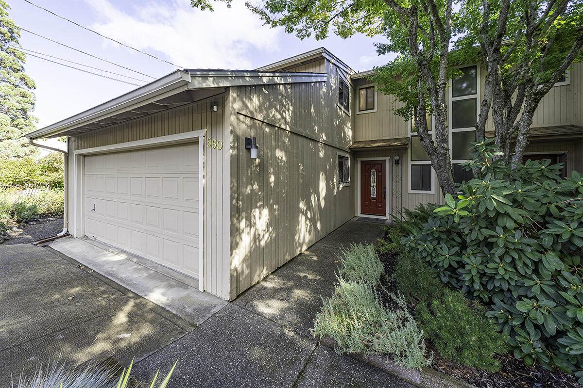 550 Maple Way - Photo 1
