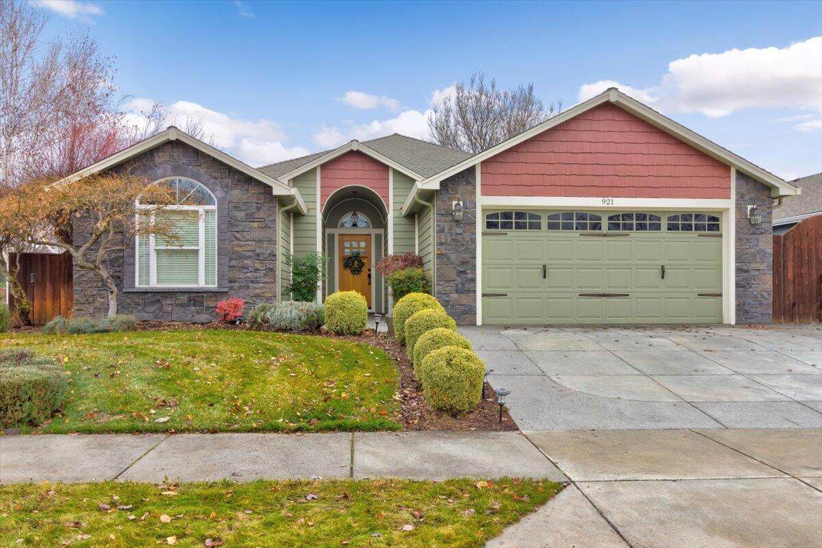 921 Willowdale Avenue - Photo 1