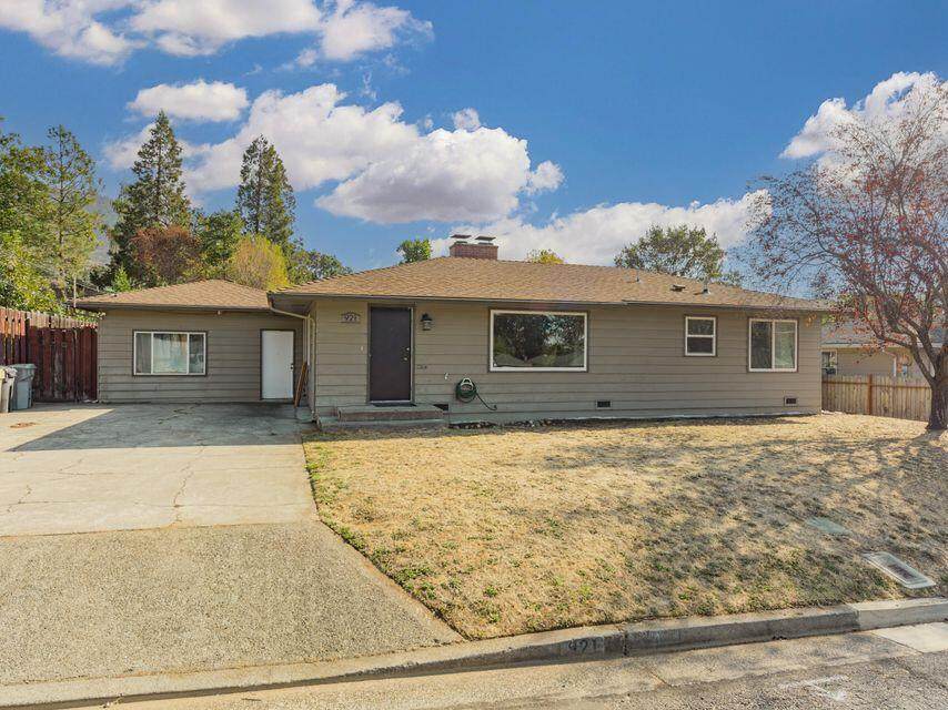921 Campus Drive - Photo 1