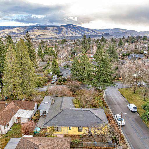 945 Hillview Drive - Photo 1