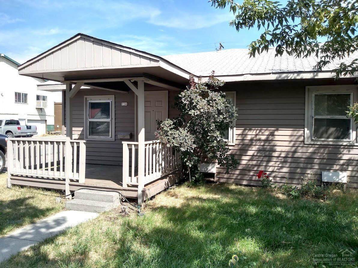 736 7th Street - Photo 1