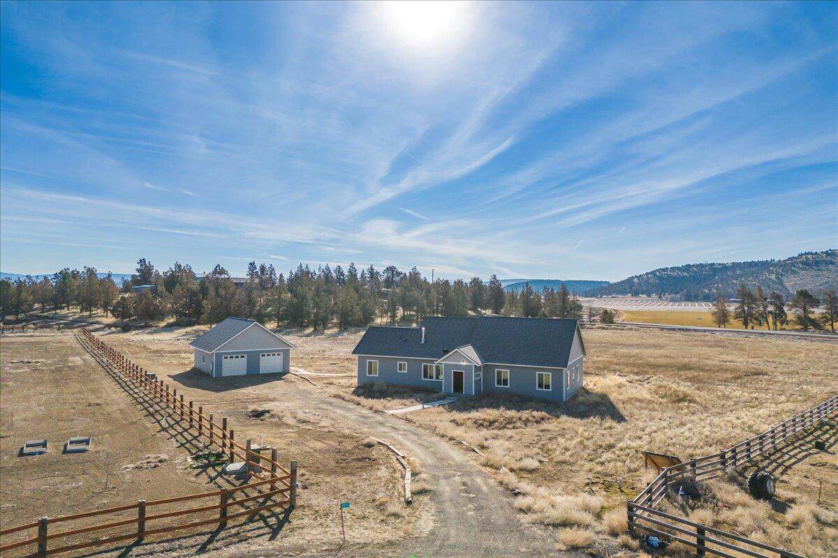 8905 Elizabeth Way - Photo 1