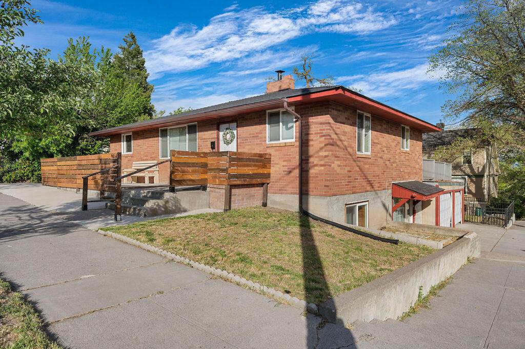 404 Washington Street - Photo 1