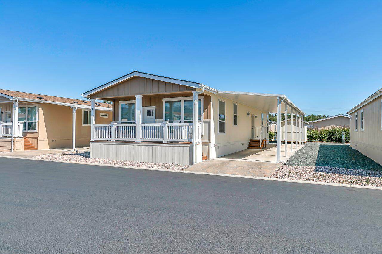 3555 S Pacific Highway - Photo 1
