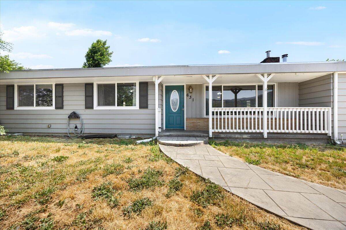 631 4th Avenue - Photo 1