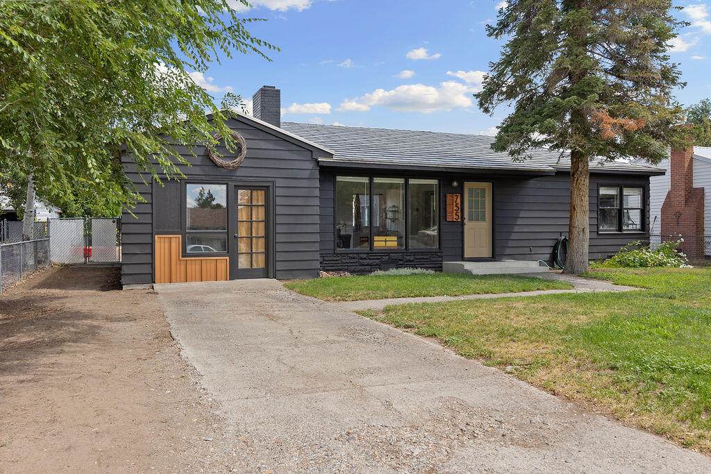 755 Ochoco Avenue - Photo 1