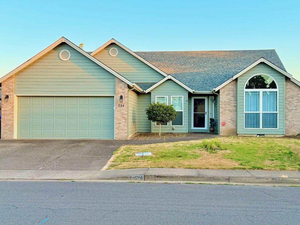 754 Pinehurst Avenue - Photo 1