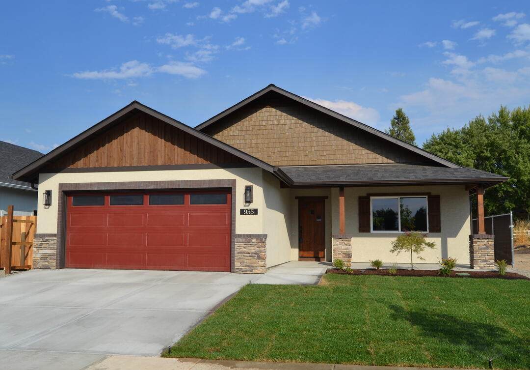 955 Buckmaster Drive - Photo 1