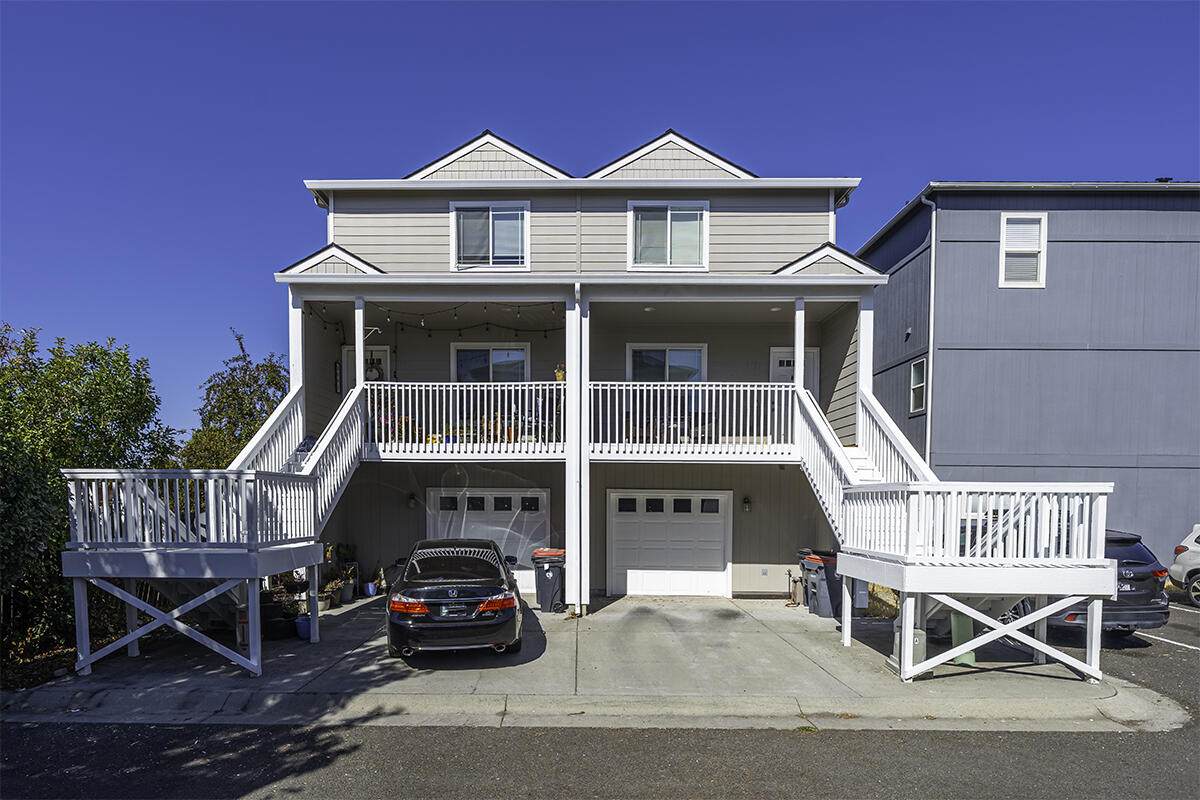 7875 Jacqueline Way - Photo 1