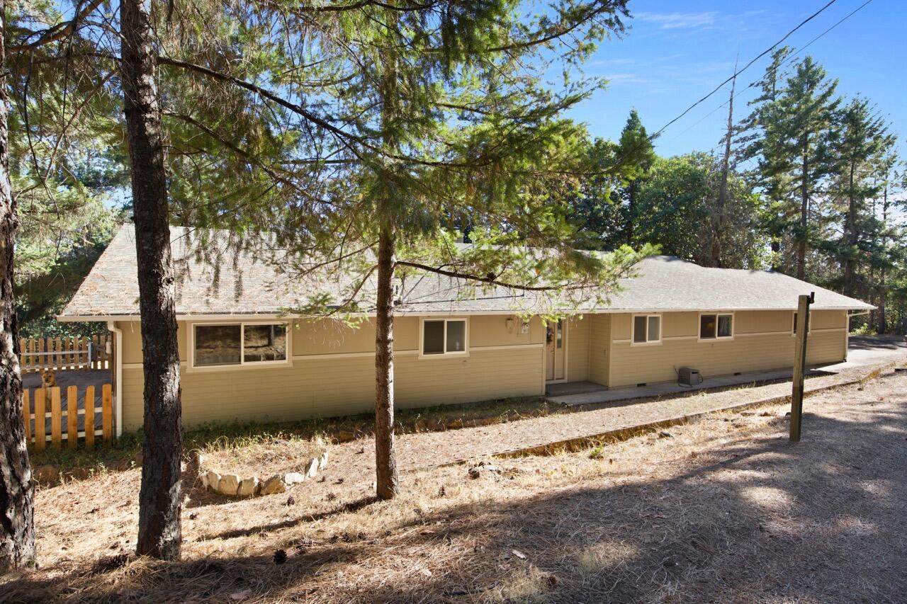 396 Crossway Drive - Photo 1