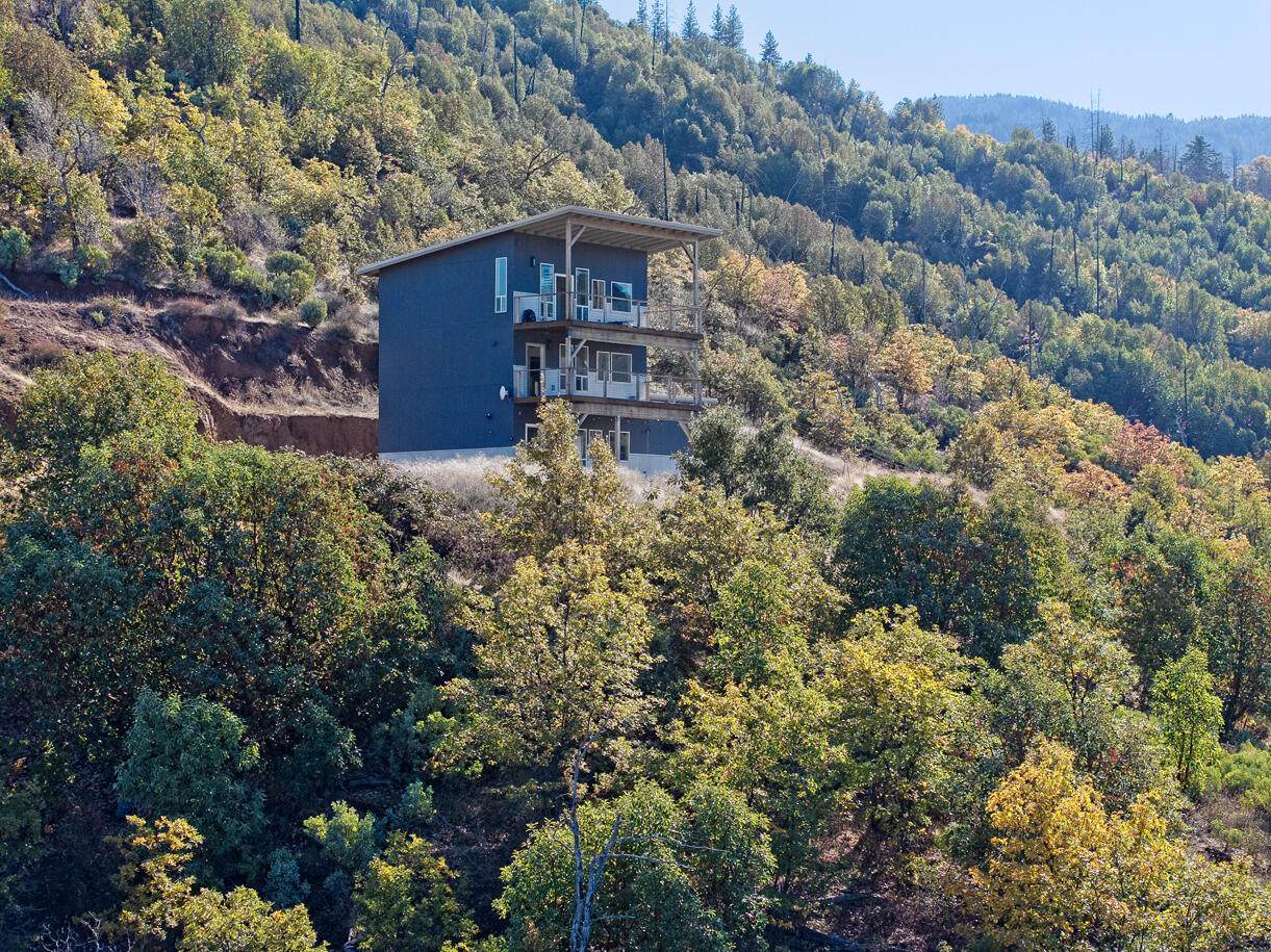 3152 Siskiyou Boulevard - Photo 1