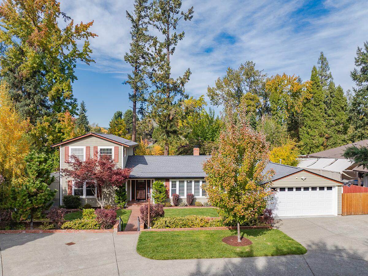 2250 Rogue River Highway - Photo 1
