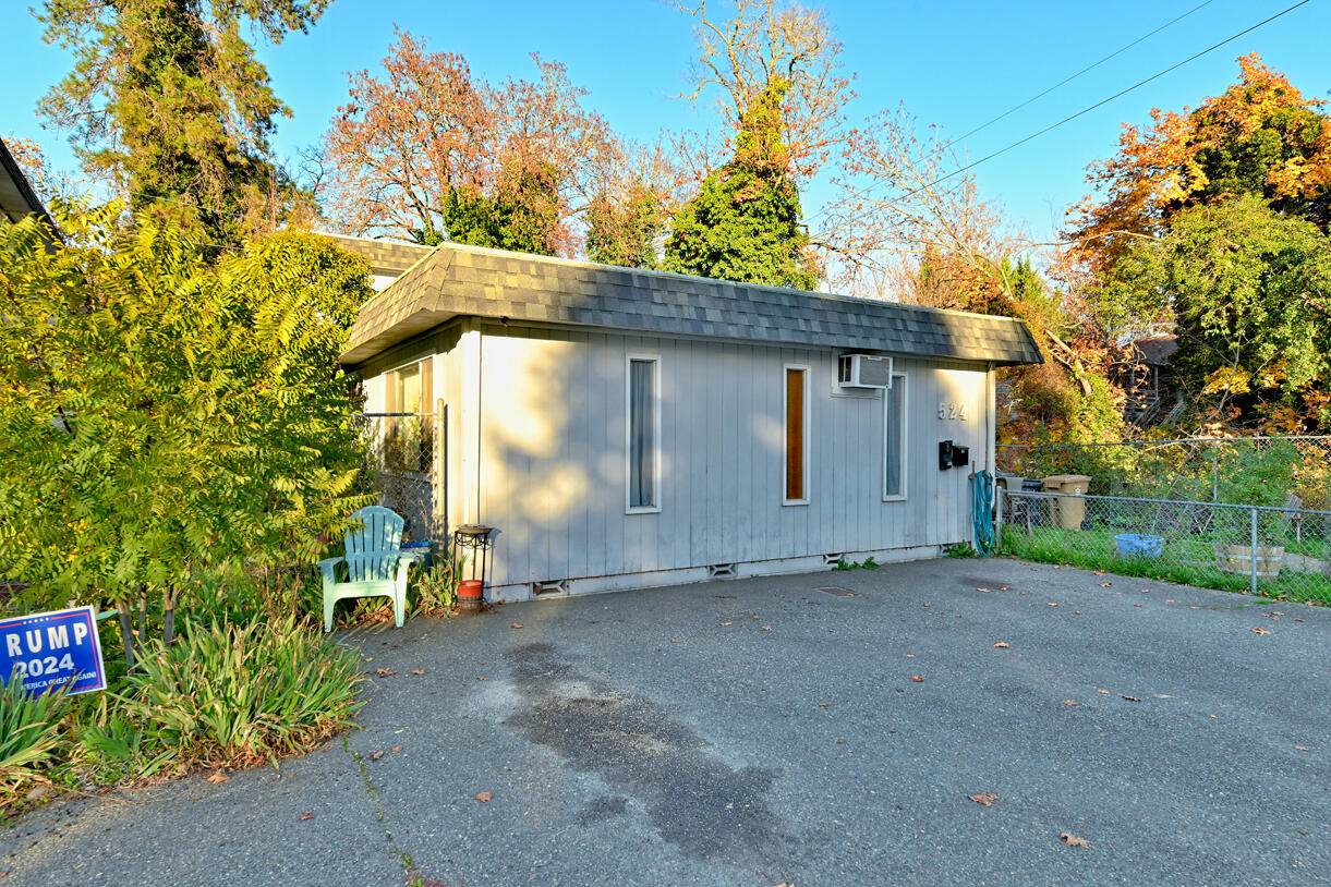 524 Nw C Street - Photo 1