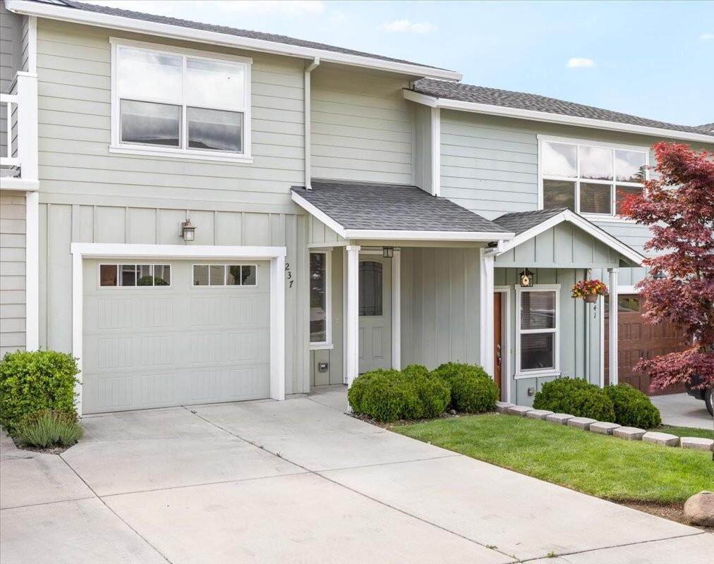 237 Dunthorpe Drive - Photo 1