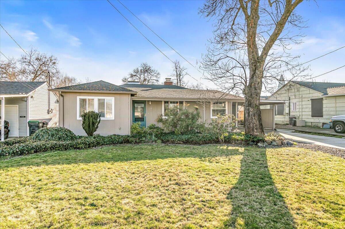 1219 Dakota Avenue - Photo 1