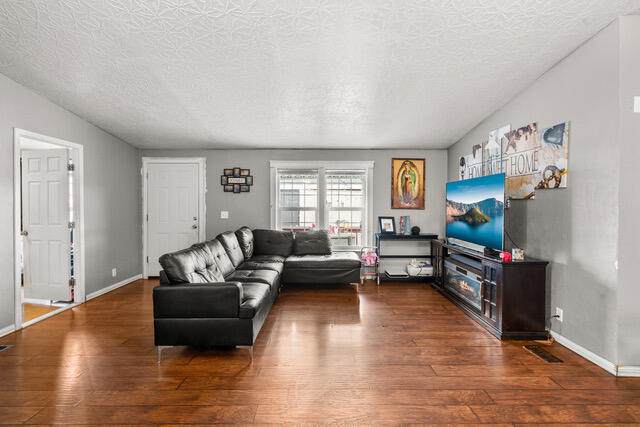 1570 Peach Street - Photo 1