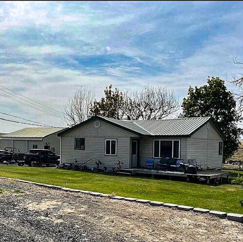 260 E Street - Photo 1
