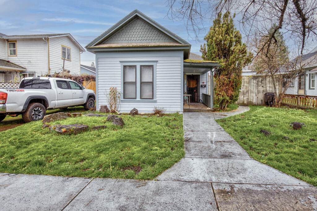 903 11th Street - Photo 1