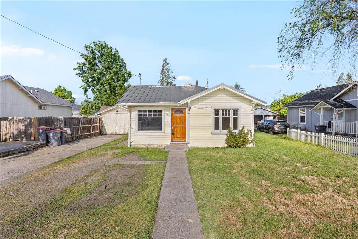 425 Columbus Avenue - Photo 1