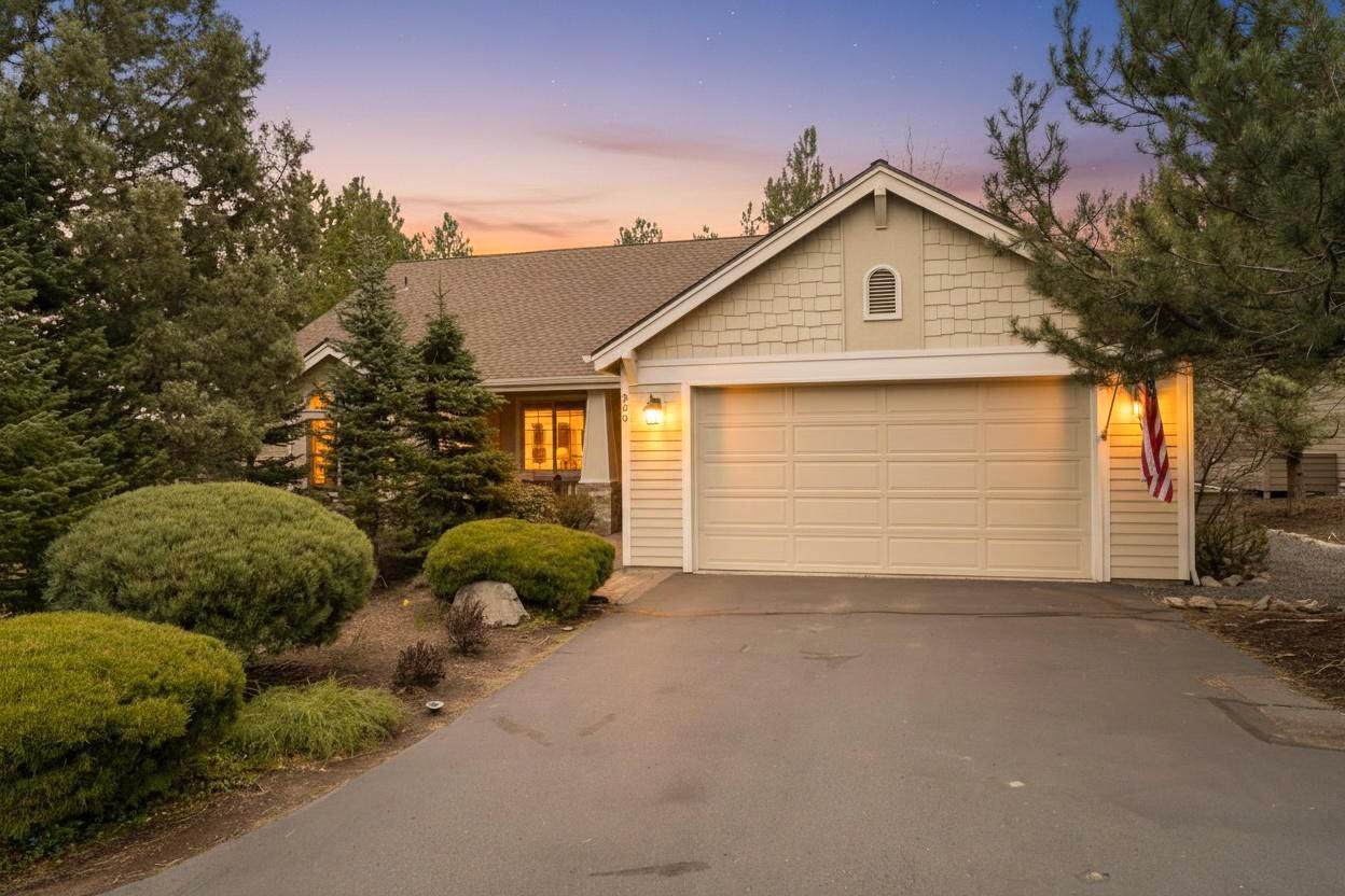 900 Victoria Falls Drive - Photo 1