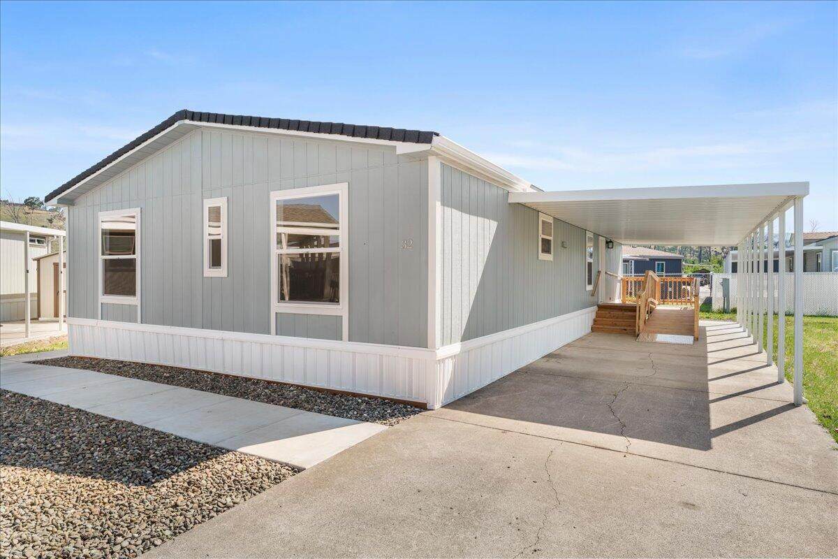 4729 Pacific Highway - Photo 1
