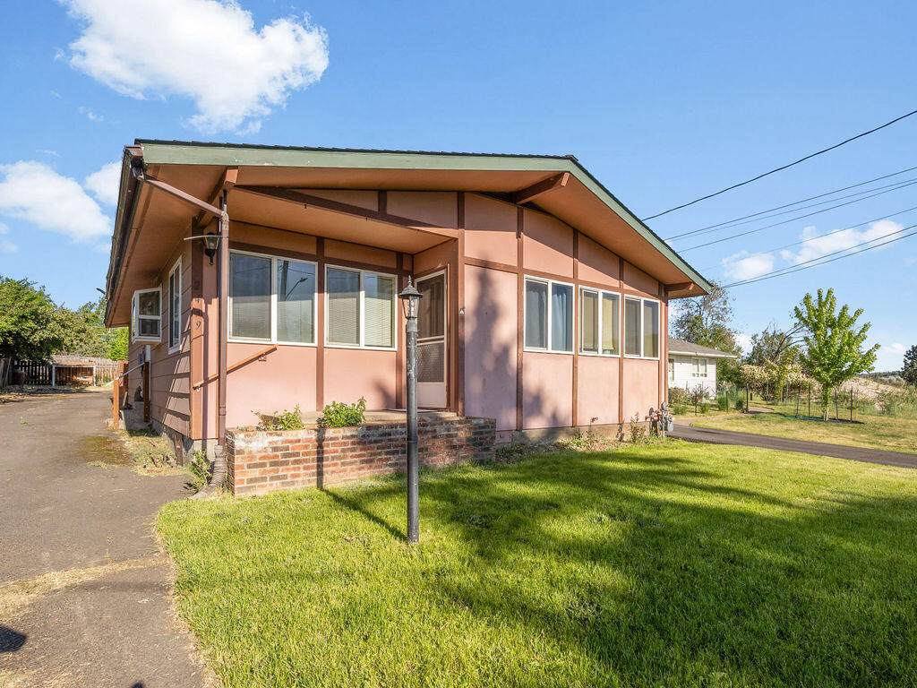 2439 Berkeley Street - Photo 1