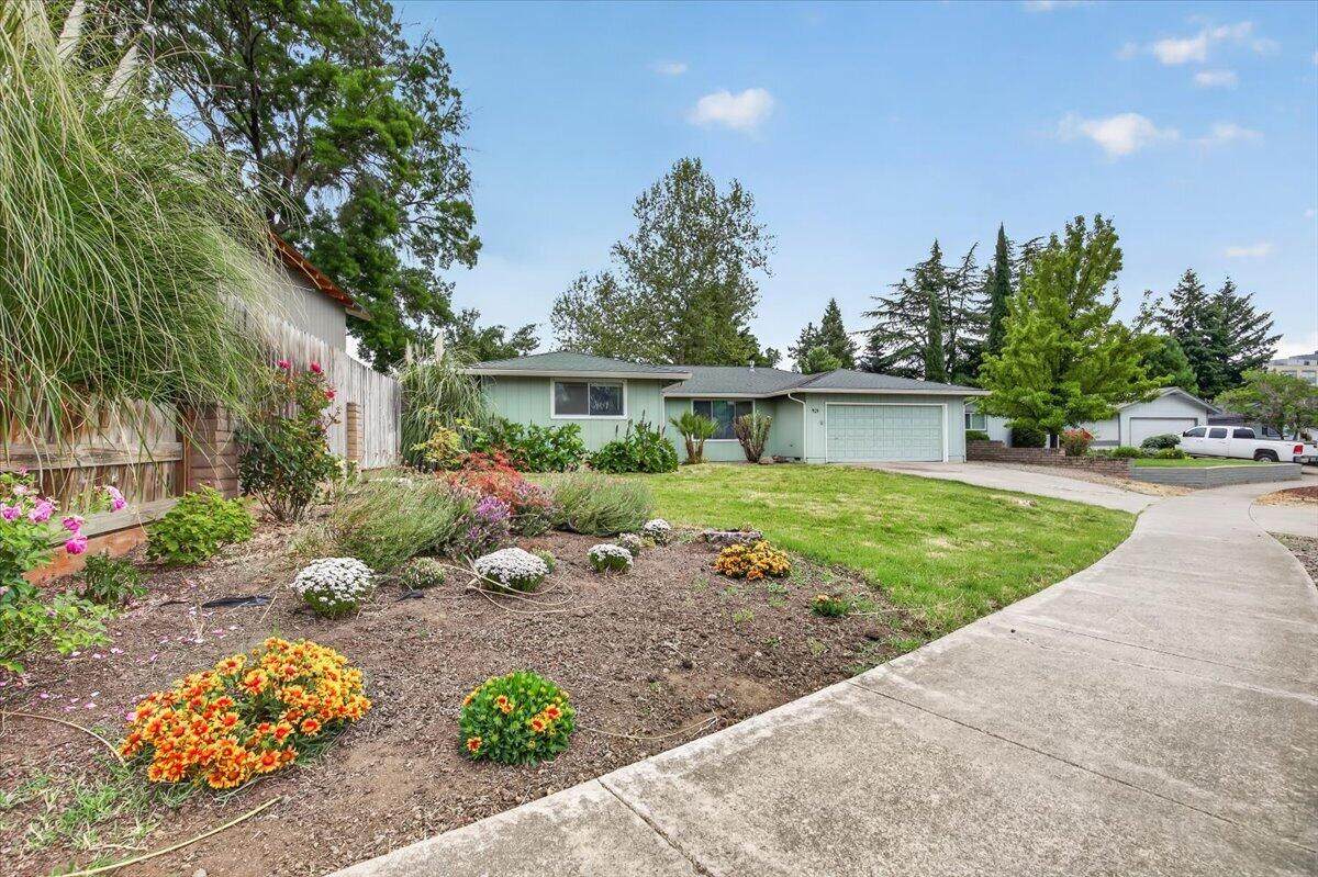 415 Sutter Avenue - Photo 1