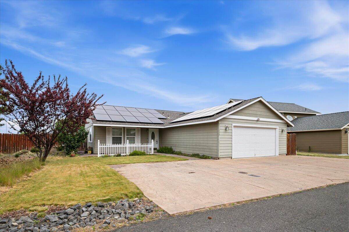 512 Ponderosa Drive - Photo 1