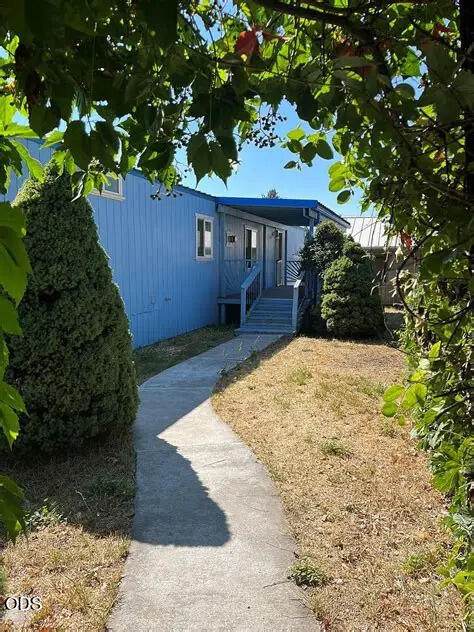 4014 Delaware Avenue - Photo 1