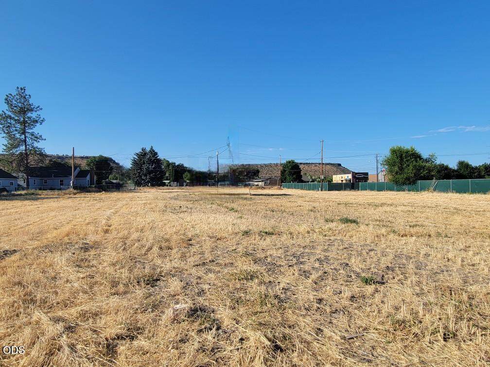 2121 3rd Street - Photo 1