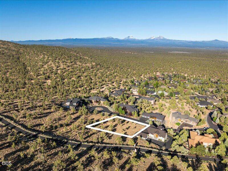 1340 View Point Court - Photo 1