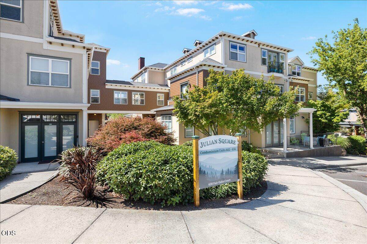 624 Fair Oaks Court - Photo 1