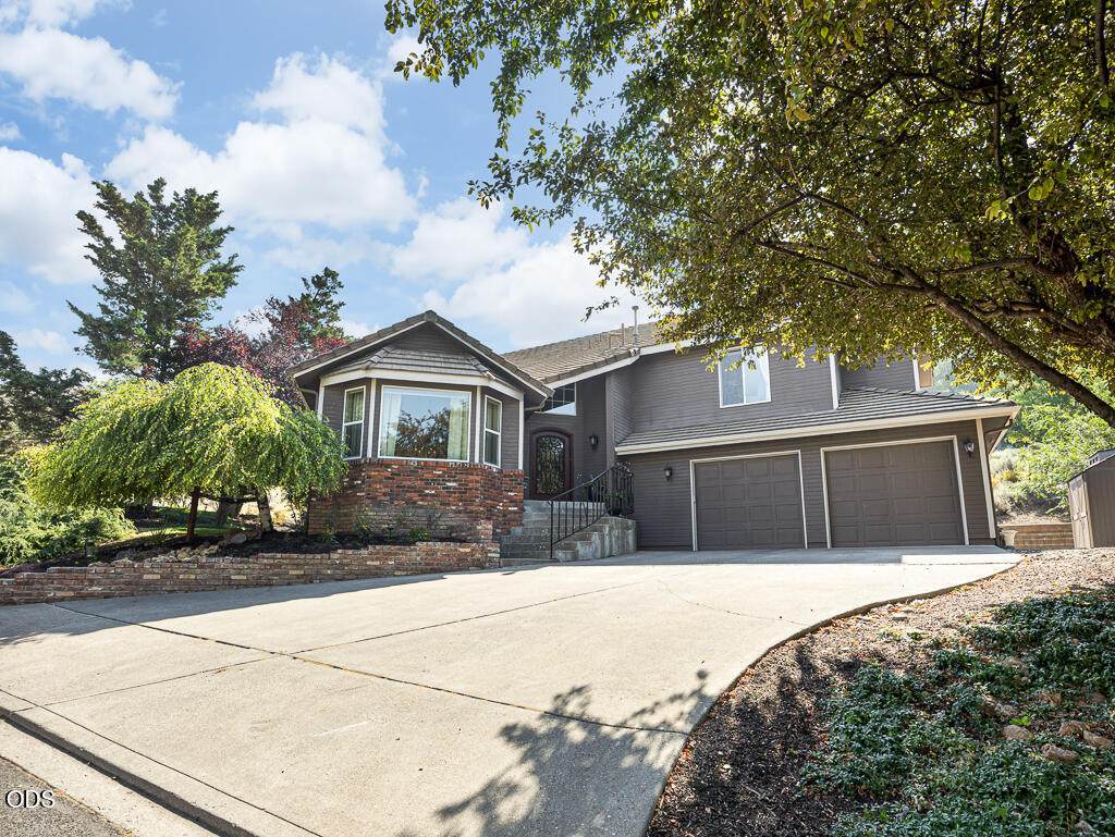 335 Mountain View Boulevard - Photo 1