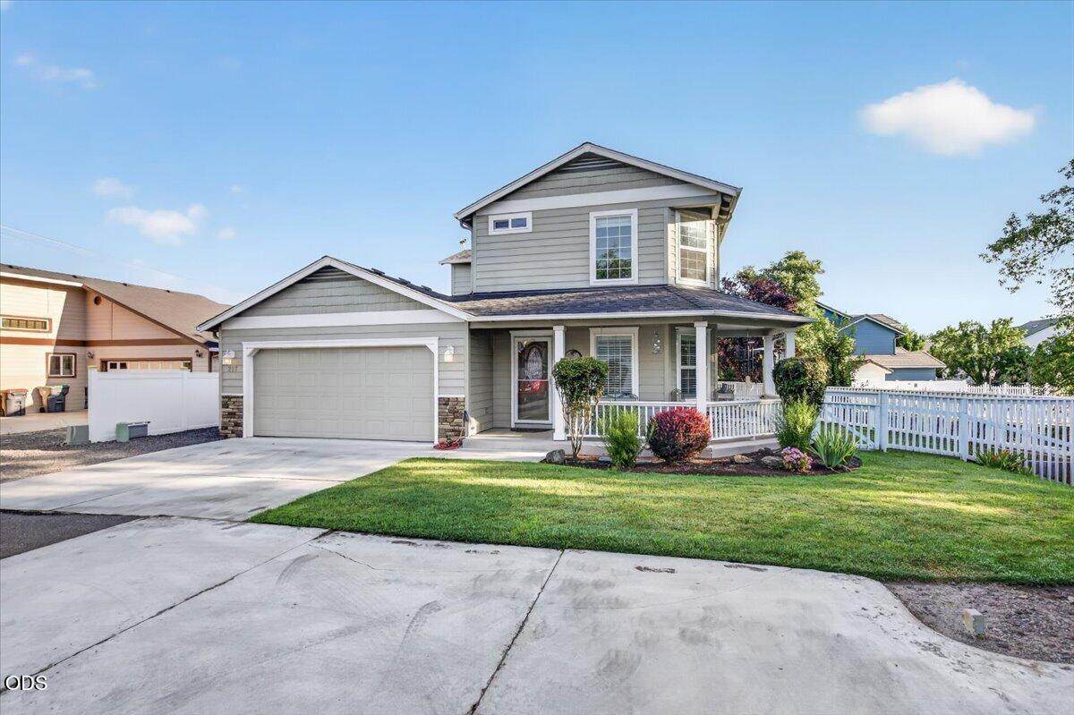 207 Maxwell Place - Photo 1