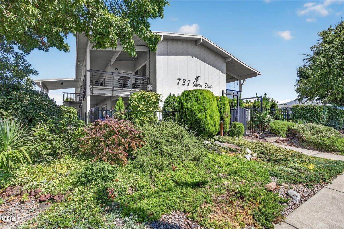 737 Stevens Street - Photo 1