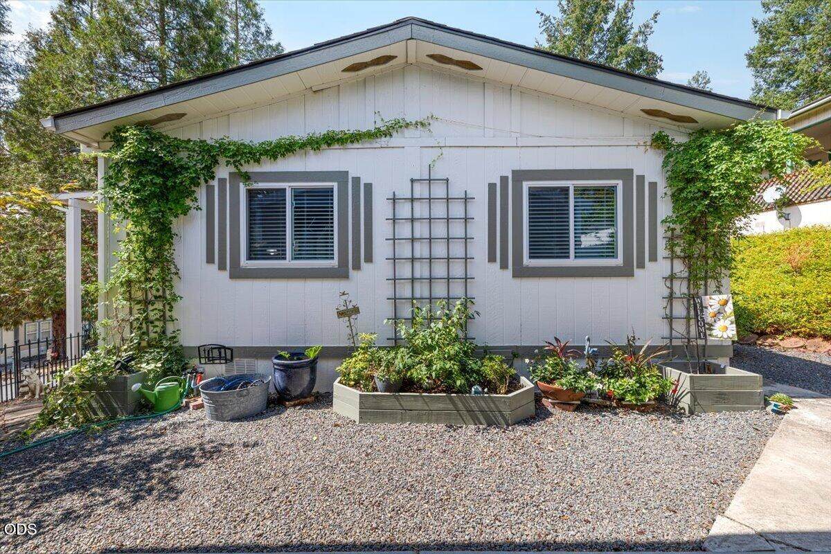5648 Foothill Boulevard - Photo 1
