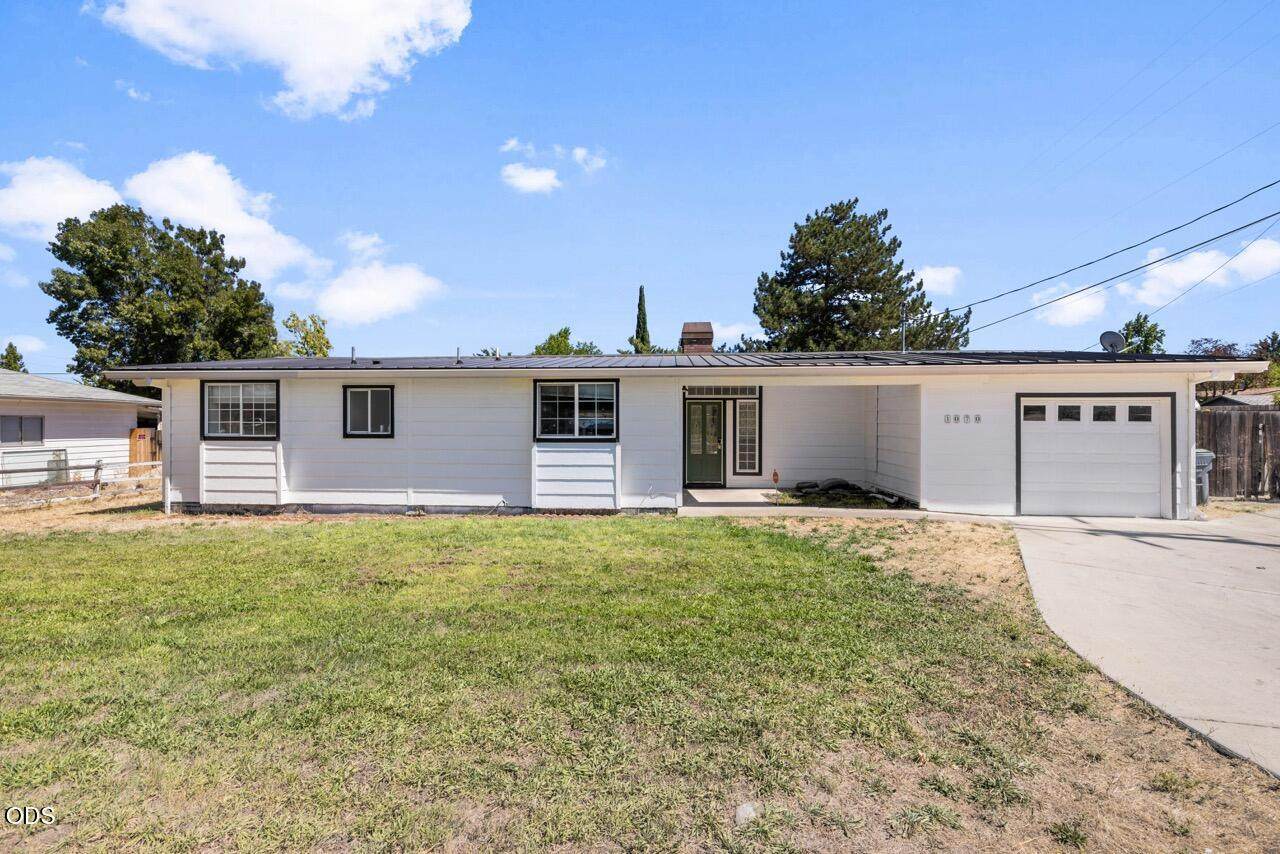 1070 Ross Lane - Photo 1
