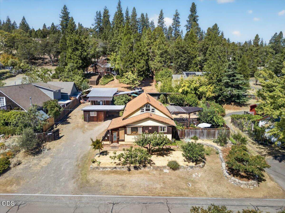 560 Oregon Street - Photo 1