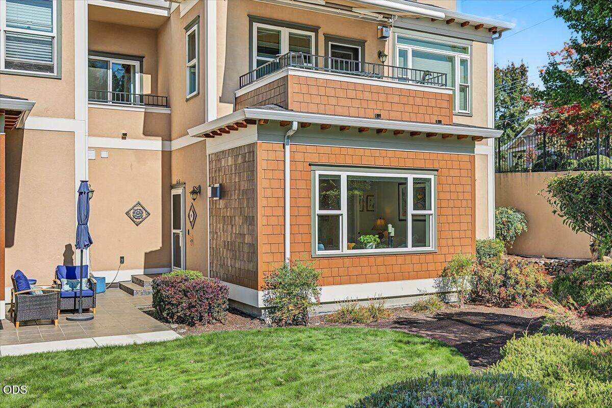 618 Fair Oaks Court - Photo 1