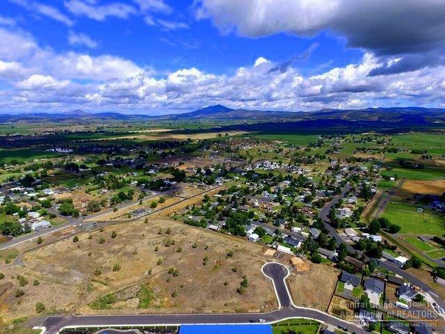 0 NE Black Bear Street Lot 2, Prineville, OR 97754 (MLS #201506418) :: Birtola Garmyn High Desert Realty