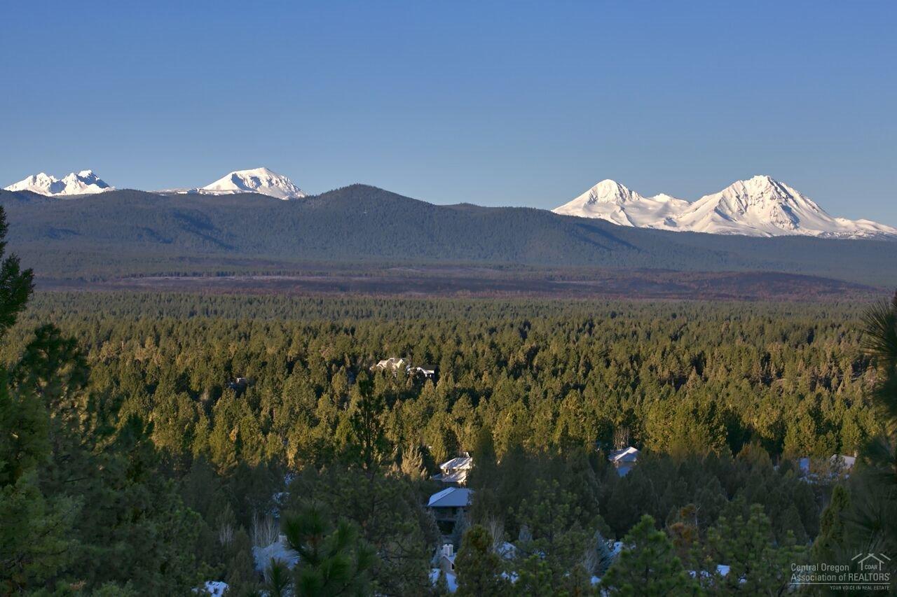 3285 NW Horizon Drive, Bend, OR 97703 (MLS #201606040) :: Birtola Garmyn High Desert Realty