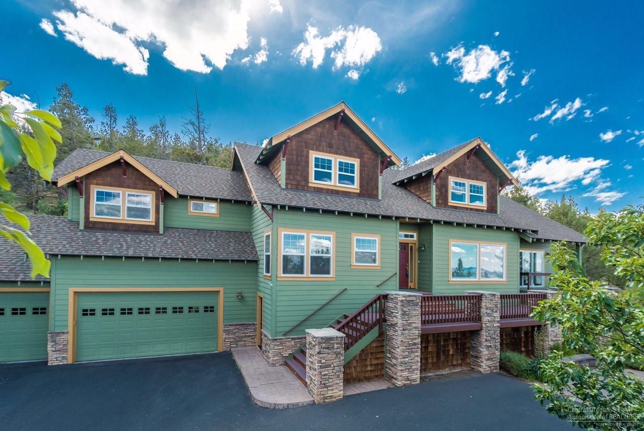 3073 NW Colonial Drive, Bend, OR 97701 (MLS #201606726) :: Birtola Garmyn High Desert Realty