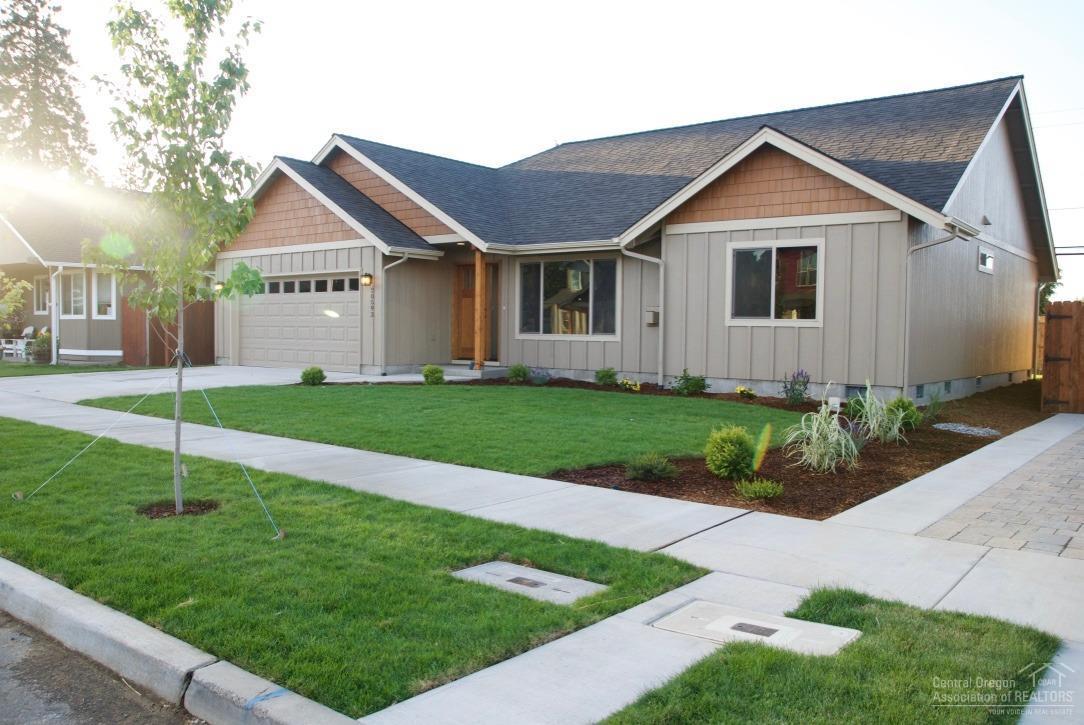 20593 Dylan Loop, Bend, OR 97702 (MLS #201608276) :: Birtola Garmyn High Desert Realty