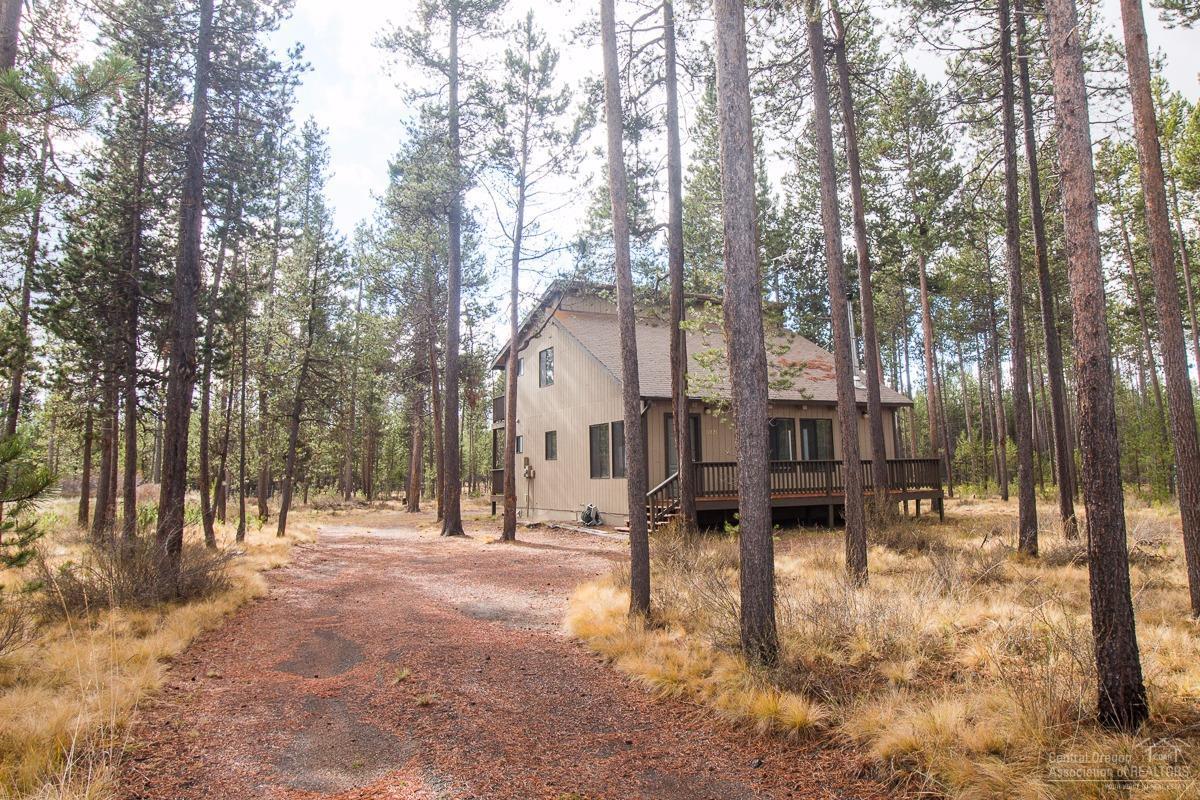 17421 Killdeer Drive, Bend, OR 97707 (MLS #201608857) :: Birtola Garmyn High Desert Realty