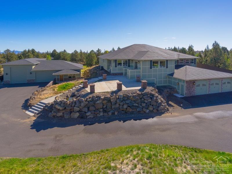 63430 Overtree Road, Bend, OR 97701 (MLS #201609535) :: Birtola Garmyn High Desert Realty
