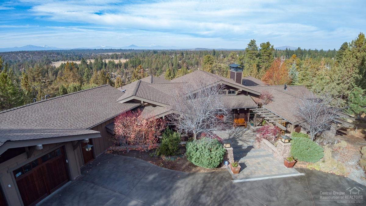 1010 Foxwood - Photo 1