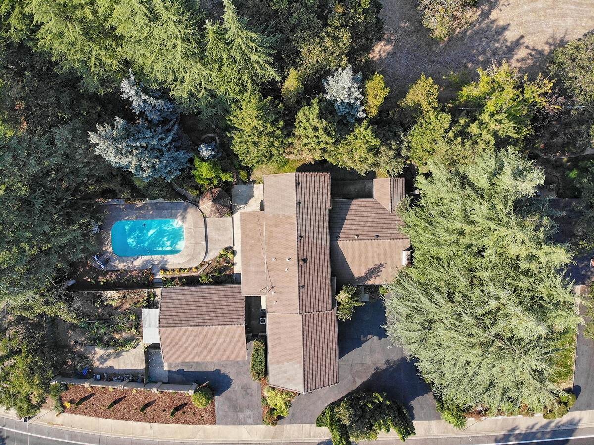 1549 Siskiyou Boulevard - Photo 1