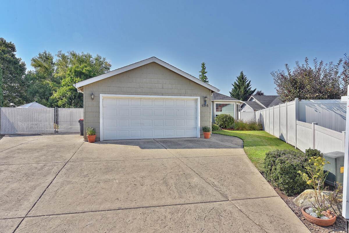 1215 Lindsey Court - Photo 1